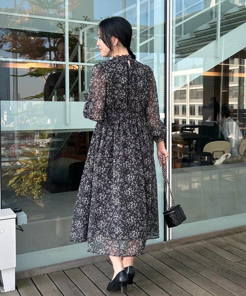 couture brooch（クチュールブローチ）の「【洗える・着映え】楊柳小花シャーリングワンピース（ワンピース・レディース・アイボリー系/ブルー系5/ブラック系・42/40/38/36）」の10枚目の写真