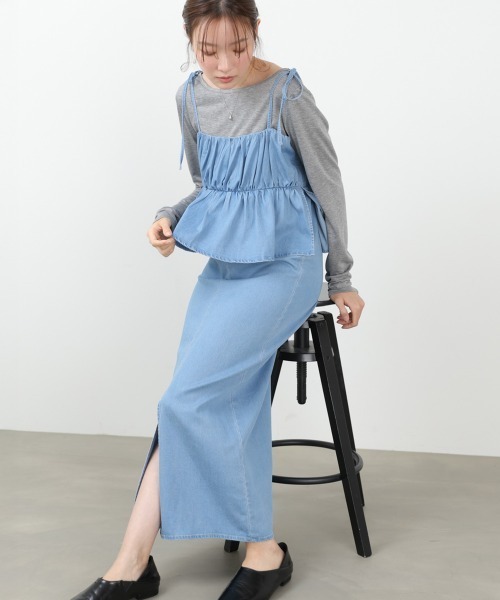Bab(バブ)の「【選べるサイズ展開】デニムペプラムギャザーキャミワンピース(ワンピース・レディース・ライトブルー/ブルー・M/S)」の3枚目の写真