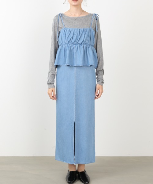Bab(バブ)の「【選べるサイズ展開】デニムペプラムギャザーキャミワンピース(ワンピース・レディース・ライトブルー/ブルー・M/S)」の4枚目の写真