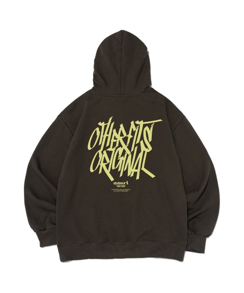 OTHERFITS（アザーフィッツ）の「[起毛/NO起毛] ストリートロゴフードパーカー (カーキ/イエロー)（パーカー・メンズ・その他・SMALL/MEDIUM/XL-XXL/L-XL/S-M/M-L/X-LARGE/LARGE）」の3枚目の写真