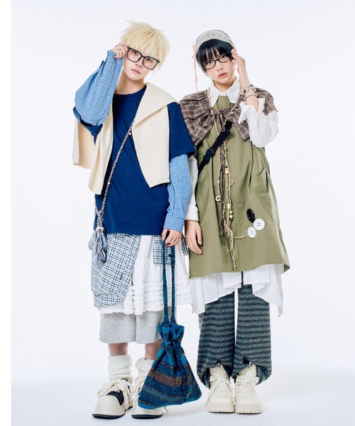 Never mind the XU / Chikashitsu+（ネバーマインド ザ エックスユー / チカシツプラス）の「【Nerd out XU】ribbon design oval glasses / 【ナードアウトエックスユー】リボンデザインオーバルグラス <着用動画あり>（メガネ・レディース・ブラック・ONE SIZE）」の5枚目の写真