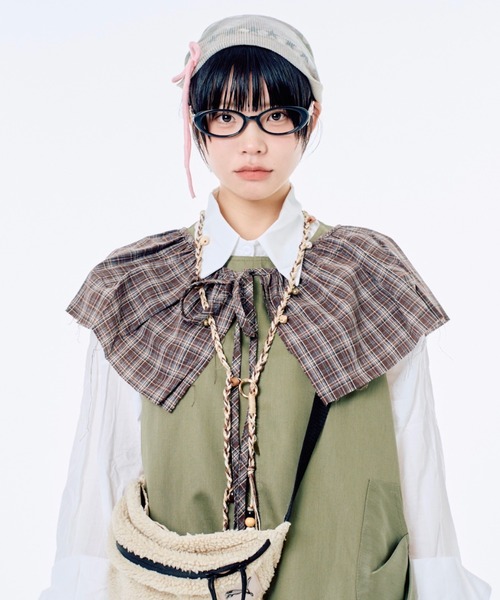 Never mind the XU / Chikashitsu+（ネバーマインド ザ エックスユー / チカシツプラス）の「【Nerd out XU】ribbon design oval glasses / 【ナードアウトエックスユー】リボンデザインオーバルグラス <着用動画あり>（メガネ・レディース・ブラック・ONE SIZE）」の3枚目の写真
