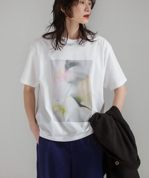 Noble(ノーブル)の「フラワーフォトプリントT(Tシャツ/カットソー・レディース・ライトホワイト/ホワイト系その他/ホワイト/ホワイト×ホワイト・FREE)」の4枚目の写真