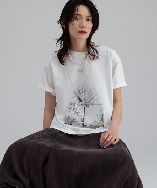 み*ん様 nako ohno フラワーモチーフ付きカットソー フラワーフォトプリントT（Tシャツ/カットソー）｜NOBLE（ノーブル）の