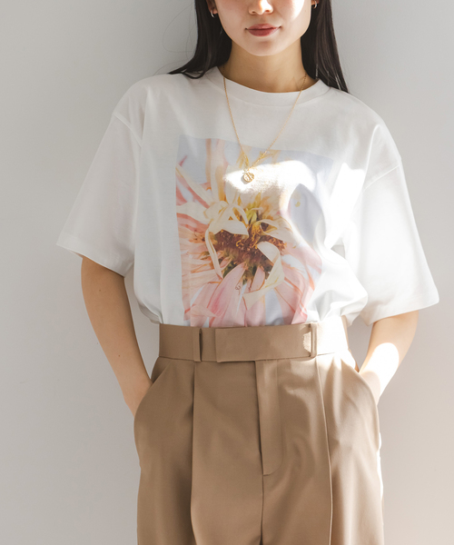 Noble(ノーブル)の「フラワーフォトプリントT(Tシャツ/カットソー・レディース・ライトホワイト/ホワイト系その他/ホワイト/ホワイト×ホワイト・FREE)」の6枚目の写真