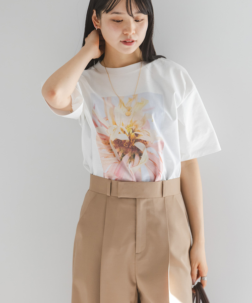 Noble(ノーブル)の「フラワーフォトプリントT(Tシャツ/カットソー・レディース・ライトホワイト/ホワイト系その他/ホワイト/ホワイト×ホワイト・FREE)」の9枚目の写真