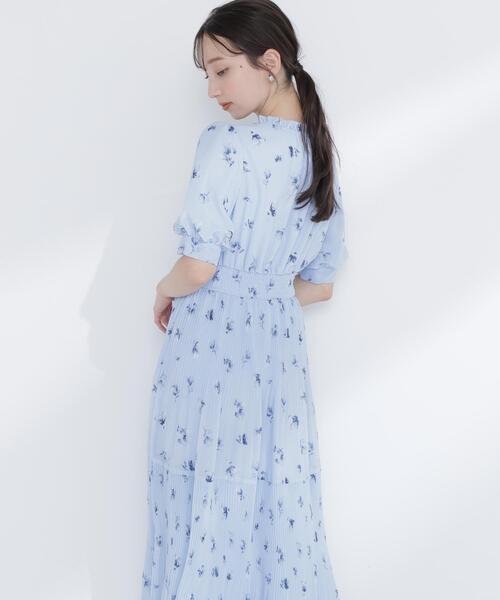 NATURAL BEAUTY BASIC（ナチュラルビューティーベーシック）の「◇ぼかしフラワープリントワンピース（ワンピース・レディース・ブルー系その他6/ブルー系その他/ホワイト系その他・P/S/MEDIUM）」の3枚目の写真