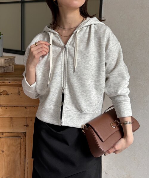 Thevon(ゼボン)の「Wジップボンディングパーカー(パーカー・レディース・グレー/ブラック/アイボリー・FREE)」の4枚目の写真