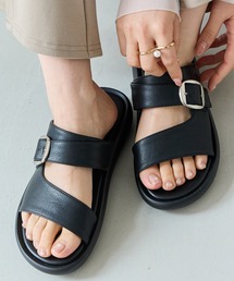 LAVEANGE（ラビアンジェ）の「【ゆったり甲高】バックルストラップサンダル（サンダル）」