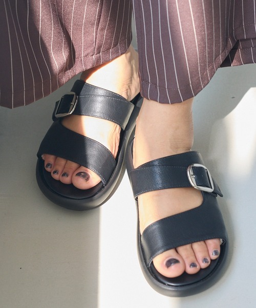 LAVEANGE（ラビアンジェ）の「【ゆったり甲高】バックルストラップサンダル（サンダル・レディース・アイボリー/ブラック・23.5cm/24.5cm）」の15枚目の写真