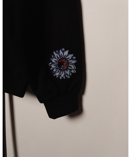 ATELANE（アテレーン）の「ATELANE/ダンボールポンチ ランダムフラワー刺繍 L/S TEE（Tシャツ/カットソー・メンズ・ブラウン/オフホワイト・MEDIUM/LARGE）」の20枚目の写真