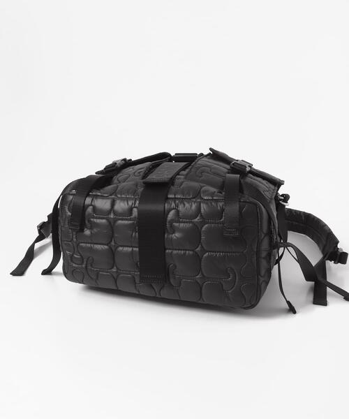 GANNI(ガニー)の「GANNI RE-TECH QUILTED BACKPACK(バックパック/リュック・レディース・ブラック・-)」の6枚目の写真