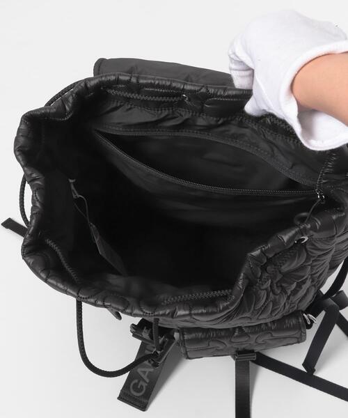 GANNI(ガニー)の「GANNI RE-TECH QUILTED BACKPACK(バックパック/リュック・レディース・ブラック・-)」の5枚目の写真