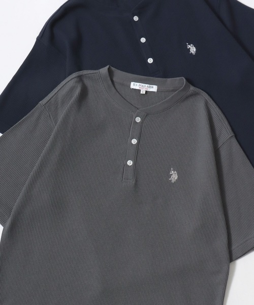 U.S. POLO ASSN.（ユーエスポロアッスン）の「U.S. POLO ASSN./ユーエスポロアッスン 別注 ワッフル/サーマル 無地 ロゴ ワンポイント刺繍 ヘンリーネック 半袖Tシャツ/レディース メンズ（Tシャツ/カットソー・メンズ・ブラック/スミクロ/ネイビー/ホワイト・M/L/LL）」の3枚目の写真