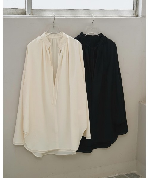 TODAYFUL（トゥデイフル）の「Skipper Silky Shirts（シャツ/ブラウス・レディース・ブラック/キナリ・FREE）」の6枚目の写真