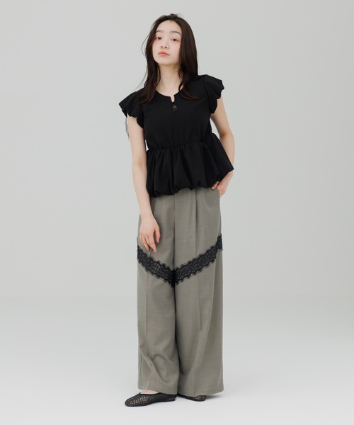 SENEE(セニー)の「peplum puff sleeve tops(ペプラムパフスリーブトップス)(Tシャツ/カットソー・レディース・ブラック/アイボリー・FREE)」の12枚目の写真