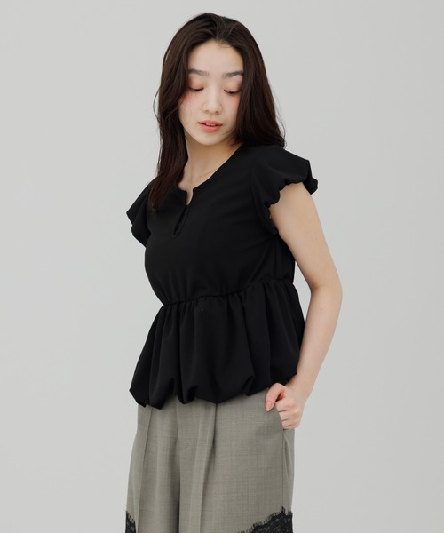 SENEE(セニー)の「peplum puff sleeve tops(ペプラムパフスリーブトップス)(Tシャツ/カットソー・レディース・ブラック/アイボリー・FREE)」の14枚目の写真