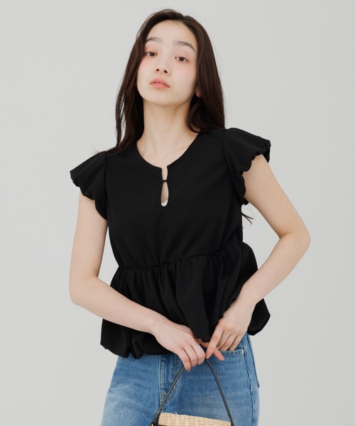 SENEE(セニー)の「peplum puff sleeve tops(ペプラムパフスリーブトップス)(Tシャツ/カットソー・レディース・ブラック/アイボリー・FREE)」の7枚目の写真