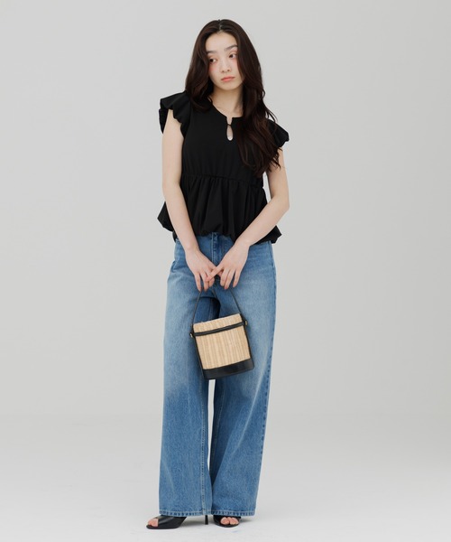 SENEE(セニー)の「peplum puff sleeve tops(ペプラムパフスリーブトップス)(Tシャツ/カットソー・レディース・ブラック/アイボリー・FREE)」の9枚目の写真