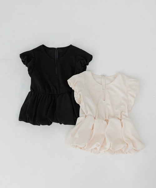 SENEE(セニー)の「peplum puff sleeve tops(ペプラムパフスリーブトップス)(Tシャツ/カットソー・レディース・ブラック/アイボリー・FREE)」の3枚目の写真