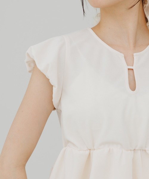 SENEE(セニー)の「peplum puff sleeve tops(ペプラムパフスリーブトップス)(Tシャツ/カットソー・レディース・ブラック/アイボリー・FREE)」の17枚目の写真