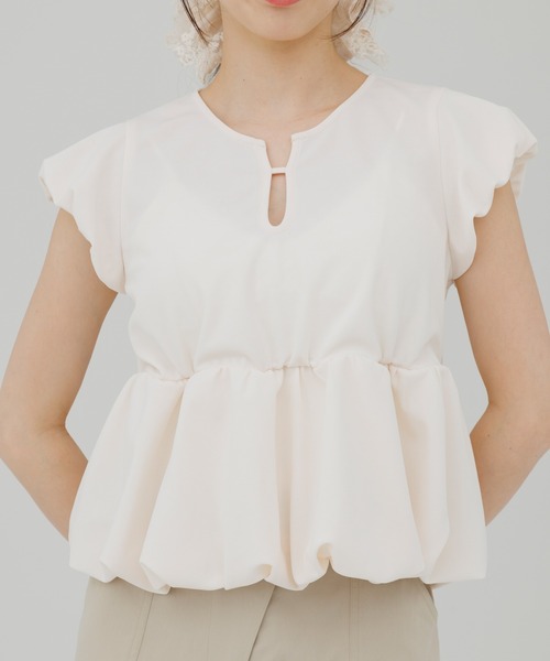 SENEE(セニー)の「peplum puff sleeve tops(ペプラムパフスリーブトップス)(Tシャツ/カットソー・レディース・ブラック/アイボリー・FREE)」の18枚目の写真