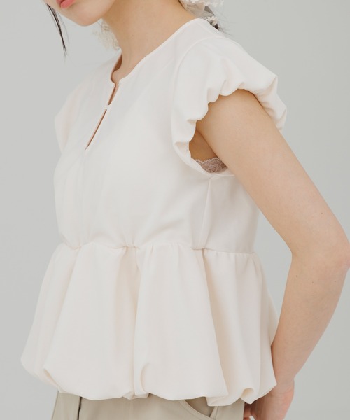 SENEE(セニー)の「peplum puff sleeve tops(ペプラムパフスリーブトップス)(Tシャツ/カットソー・レディース・ブラック/アイボリー・FREE)」の19枚目の写真