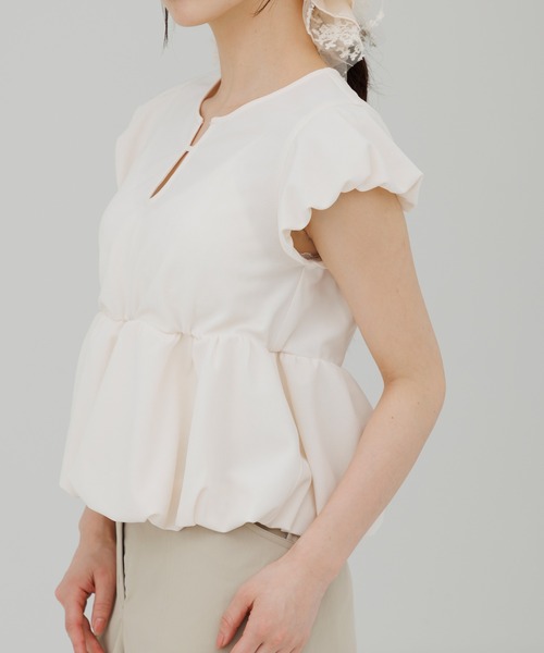 SENEE(セニー)の「peplum puff sleeve tops(ペプラムパフスリーブトップス)(Tシャツ/カットソー・レディース・ブラック/アイボリー・FREE)」の20枚目の写真