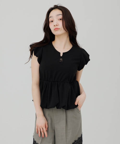 SENEE(セニー)の「peplum puff sleeve tops(ペプラムパフスリーブトップス)(Tシャツ/カットソー・レディース・ブラック/アイボリー・FREE)」の10枚目の写真