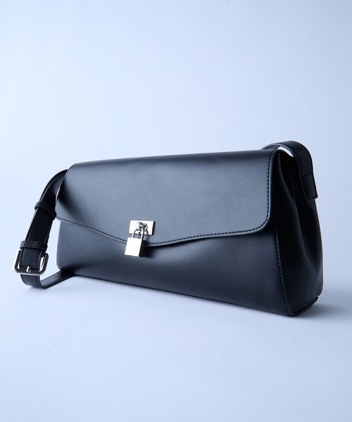 CIASENSE(シアセンス)の「合皮メタルキーロックショルダーバッグ/ハンドバッグ/Faux Leather Metal Key Lock Shoulder Bag/Handbag(ショルダーバッグ・メンズ・ブラック・FREE)」の2枚目の写真