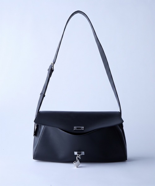 CIASENSE(シアセンス)の「合皮メタルキーロックショルダーバッグ/ハンドバッグ/Faux Leather Metal Key Lock Shoulder Bag/Handbag(ショルダーバッグ・メンズ・ブラック・FREE)」の5枚目の写真