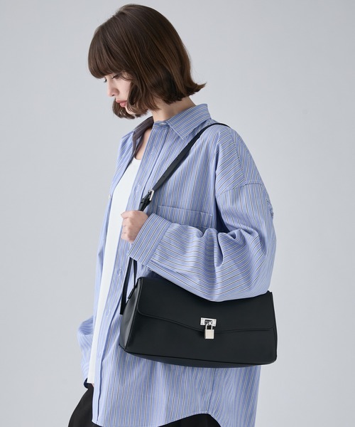 CIASENSE(シアセンス)の「合皮メタルキーロックショルダーバッグ/ハンドバッグ/Faux Leather Metal Key Lock Shoulder Bag/Handbag(ショルダーバッグ・メンズ・ブラック・FREE)」の11枚目の写真