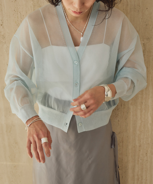 VERMEIL par iena(ヴェルメイユパーイエナ)の「シアーVネックカーディガン(カーディガン/ボレロ・レディース・ブラック/チャコールグレー/ライトグリーン・FREE)」の19枚目の写真