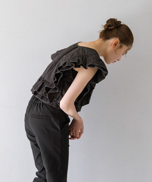 KBF（ケイビーエフ）の「2WAYバイカラーフリルブラウス（シャツ/ブラウス・レディース・ベージュ/ブラック/ブルー・ONE）」の6枚目の写真