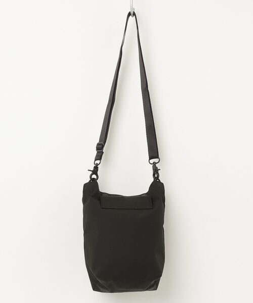 THE NORTH FACE PURPLE LABEL（ザ ノースフェイス パープルレーベル）の「【THE NORTH FACE Purple Label】Mountain Wind Multi Bag（ショルダーバッグ・メンズ・ベージュ/ブラック・FREE）」の5枚目の写真