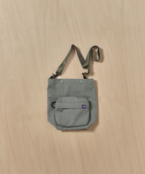 THE NORTH FACE PURPLE LABEL（ザ ノースフェイス パープルレーベル）の「【THE NORTH FACE Purple Label】Mountain Wind Multi Bag（ショルダーバッグ・メンズ・ベージュ/ブラック・FREE）」の2枚目の写真