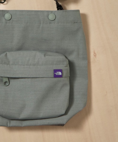 THE NORTH FACE PURPLE LABEL（ザ ノースフェイス パープルレーベル）の「【THE NORTH FACE Purple Label】Mountain Wind Multi Bag（ショルダーバッグ・メンズ・ベージュ/ブラック・FREE）」の4枚目の写真