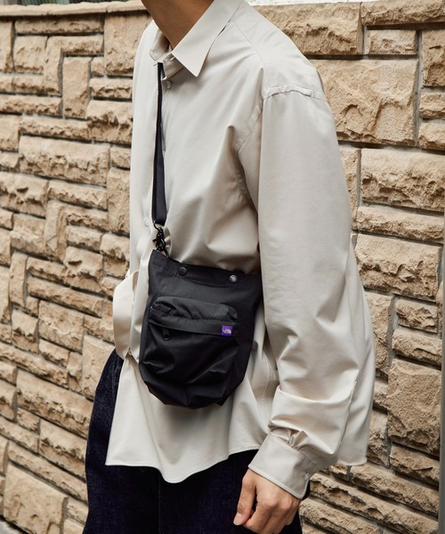 THE NORTH FACE PURPLE LABEL(ザ ノースフェイス パープルレーベル)の「【THE NORTH FACE Purple Label/ザ・ノースフェイスパープルレーベル】Mountain Wind Multi Bag(ショルダーバッグ・メンズ・ベージュ/ブラック・FREE)」の14枚目の写真