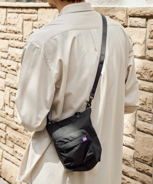 THE NORTH FACE PURPLE LABEL(ザ ノースフェイス パープルレーベル)の「【THE NORTH FACE Purple Label/ザ・ノースフェイスパープルレーベル】Mountain Wind Multi Bag(ショルダーバッグ・メンズ・ベージュ/ブラック・FREE)」の15枚目の写真