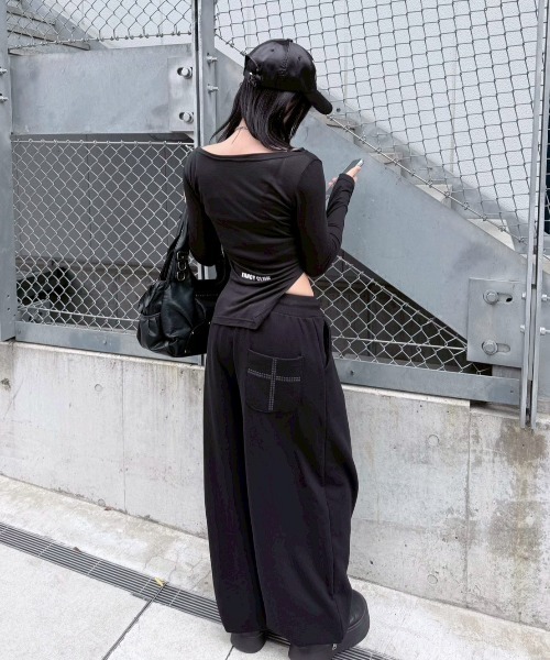 Never mind the XU / Chikashitsu+(ネバーマインド ザ エックスユー / チカシツプラス)の「【nmtc+】cross studs sweat pants / 【エヌエムティーシープラス】クロススタッズスウェットパンツ<着用動画あり>(スウェットパンツ・メンズ・ホワイト/ブラック・ONE SIZE)」の13枚目の写真