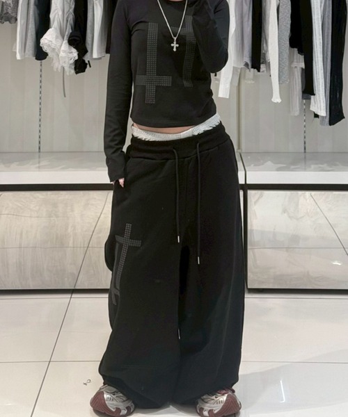 Never mind the XU / Chikashitsu+(ネバーマインド ザ エックスユー / チカシツプラス)の「【nmtc+】cross studs sweat pants / 【エヌエムティーシープラス】クロススタッズスウェットパンツ<着用動画あり>(スウェットパンツ・メンズ・ホワイト/ブラック・ONE SIZE)」の20枚目の写真