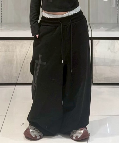 Never mind the XU / Chikashitsu+(ネバーマインド ザ エックスユー / チカシツプラス)の「【nmtc+】cross studs sweat pants / 【エヌエムティーシープラス】クロススタッズスウェットパンツ<着用動画あり>(スウェットパンツ・メンズ・ホワイト/ブラック・ONE SIZE)」の21枚目の写真