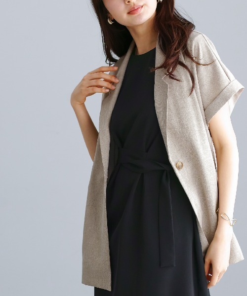 White Collection(ホワイトコレクション)の「【接触冷感・UVカット・速乾・洗える】ライトシャンブレー・フレンチスリーブジャケット(テーラードジャケット・レディース・ネイビー/ベージュ/グレー・L/M)」の4枚目の写真