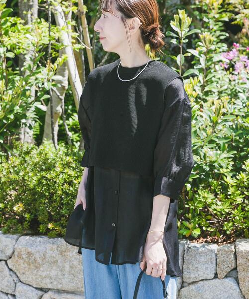 ITEMS URBANRESEARCH(アイテムズ アーバンリサーチ)の「ニットベストドッキングシャツ(シャツ/ブラウス・レディース・オフホワイト/ブラック・FREE)」の1枚目の写真