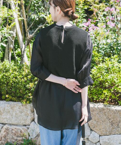 ITEMS URBANRESEARCH(アイテムズ アーバンリサーチ)の「ニットベストドッキングシャツ(シャツ/ブラウス・レディース・オフホワイト/ブラック・FREE)」の5枚目の写真