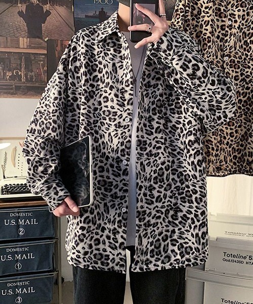 tunee(チュニー)の「【WARAIJOGO】ヒョウ柄オーバーサイズ長袖シャツ(NEZ)(シャツ/ブラウス・メンズ・イエロー/ホワイト・FREE)」の5枚目の写真