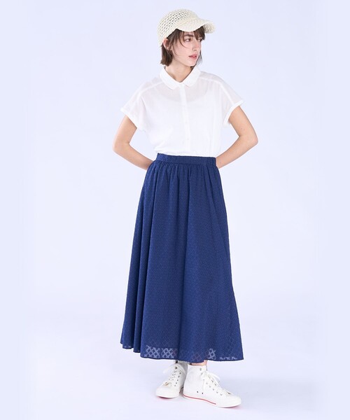To b. by agnes b.（トゥービーバイアニエスベー）の「フラワー コットン カット ジャカード スカート（スカート・レディース・ネイビー・36）」の5枚目の写真