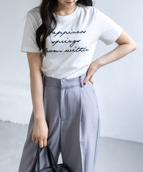 CLEAR BASIC（クリアベーシック）の「コード刺繍Tシャツ［骨格ウェーブ/コンパクト/きれいめカジュアル/半袖/ベーシック］（Tシャツ/カットソー・レディース・ホワイト系その他2/オフホワイト/サックスブルー/ブラック/ネイビー・F）」の6枚目の写真