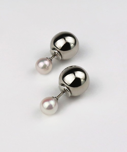 Seashore Uwajima Akoya Pearls(シーショアウワジマアコヤシンジュ)の「メタルピアスキャッチ付 あこや真珠 ピアス(ピアス(両耳用)・レディース・ホワイト×シルバー・ONESIZE)」の1枚目の写真