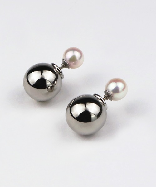Seashore Uwajima Akoya Pearls(シーショアウワジマアコヤシンジュ)の「メタルピアスキャッチ付 あこや真珠 ピアス(ピアス(両耳用)・レディース・ホワイト×シルバー・ONESIZE)」の2枚目の写真